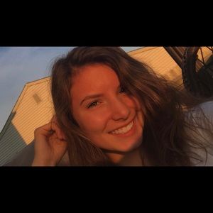 Meet your Posher, Chloe